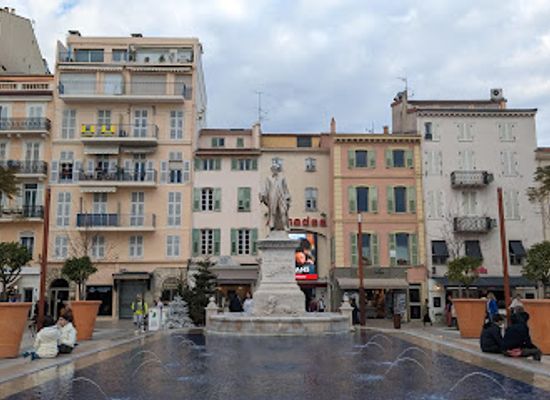 france/cannes/landmark/statue-de-lord-brougham