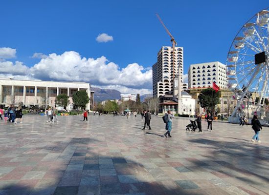 albania/tirana/skanderbeg-square/landmark/piazza-principale