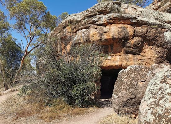 australia/outback/landmark/hermit-s-cave