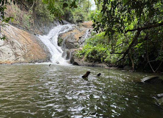 sri-lanka/western-province/landmark/dambora-waterfall