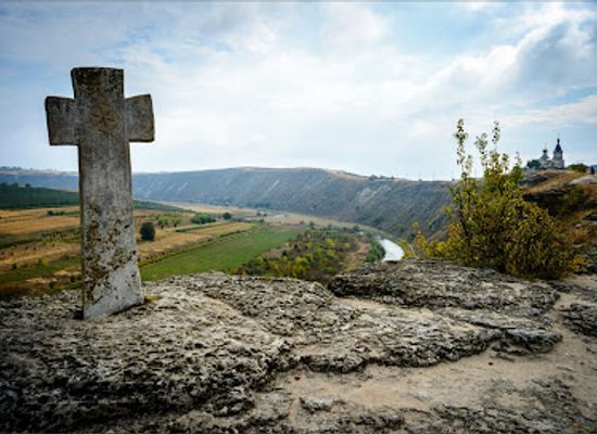 moldova/orhei/landmark/cave-monastery
