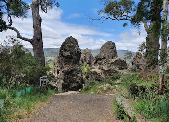 australia/high-country/landmark/hanging-rock
