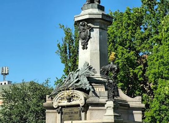 poland/warsaw/landmark/monument-of-adam-mickiewicz