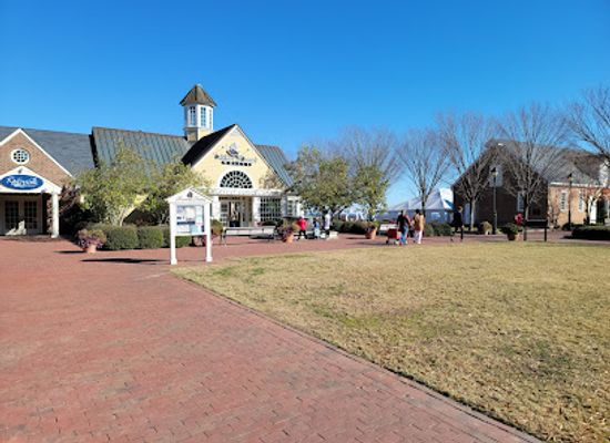 virginia/tidewater/landmark/riverwalk-landing