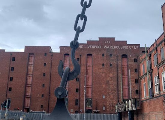 united-kingdom/manchester/landmark/sky-hook-statue-1