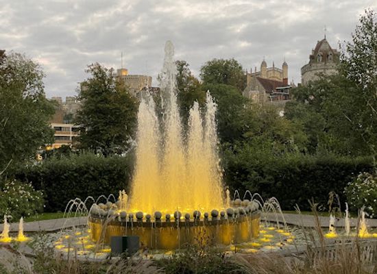 united-kingdom/windsor/attraction/diamond-jubilee-water-fountains-2