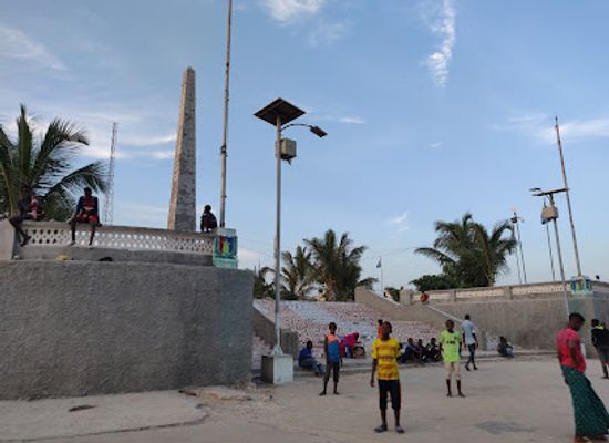 somalia/lughaya-beach/landmark/the-tomb-of-the-unknown-soldier