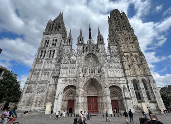 france/rouen/landmark/place-de-la-cathedrale