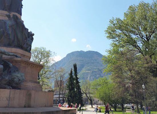 italy/trentino-south-tyrol/landmark/monument-of-dante