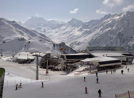 austria/ischgl/landmark/c1-hollbodenbahn-bergstation