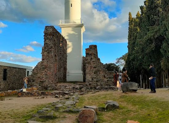 uruguay/central-region/landmark/colonia-del-sacramento-lighthouse