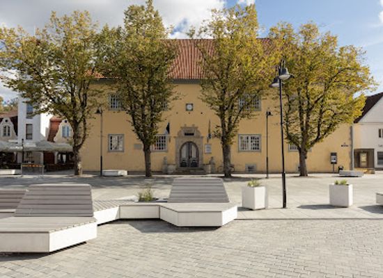 estonia/kuressaare-castle/landmark/kuressaare-raekoda-saaremaa-vallavolikogu