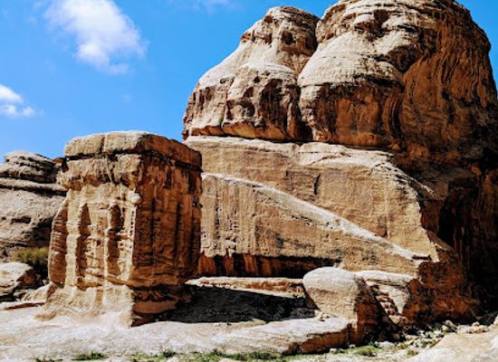 jordan/petra/petra-archaeological-park/landmark/the-treasury-from-above