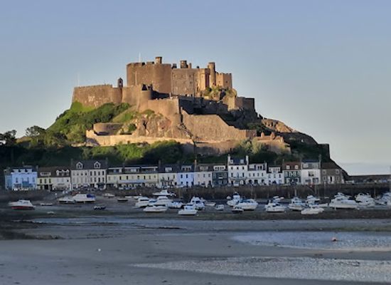 jersey/st-ouen-s-bay/landmark/mont-orgueil-castle