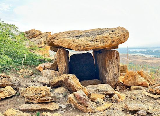 jordan/balqa-highlands/landmark/damiya-dolmen-field