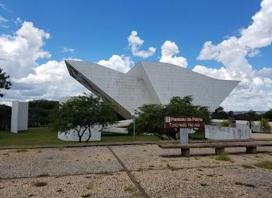 brazil/brasilia/landmark/praca-dos-tres-poderes-panteao-da-patria-e-da-liberdade-tancredo-neves-brasilia