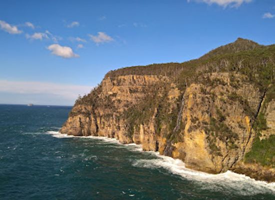 australia/tasman-peninsula/landmark/eaglehawk-neck