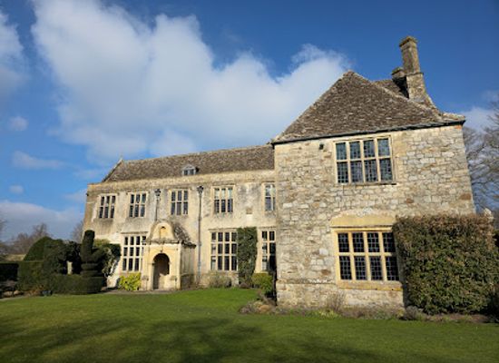 united-kingdom/wiltshire/attraction/national-trust-avebury-manor-2