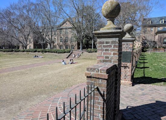 virginia/williamsburg/landmark/sunken-garden