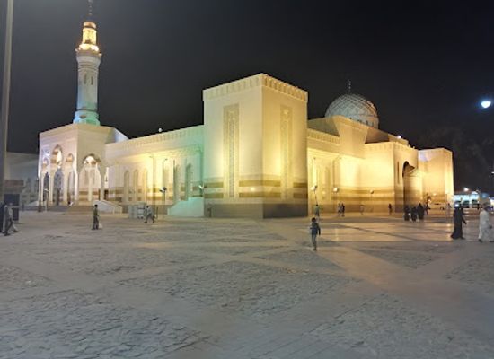 saudi-arabia/medina/landmark/uhud-mountain-cave