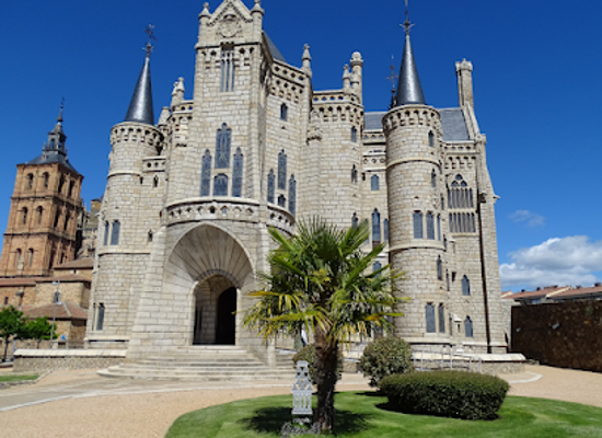 spain/castile-and-leon/landmark/palace-of-gaudi-astorga