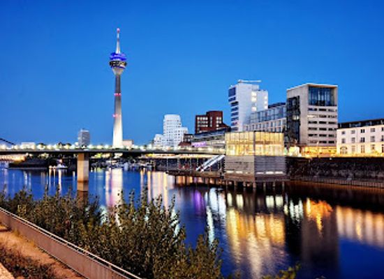 germany/dusseldorf/medienhafen/landmark/the-living-bridge