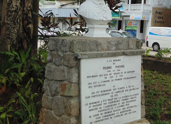 seychelles/anse-royale/landmark/pierre-poivre-statue