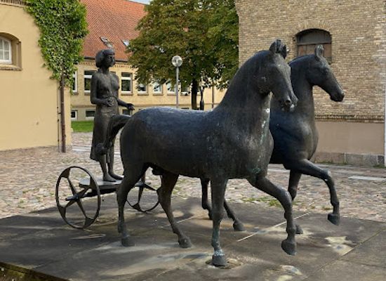germany/schleswig/landmark/pferdeskulpturen