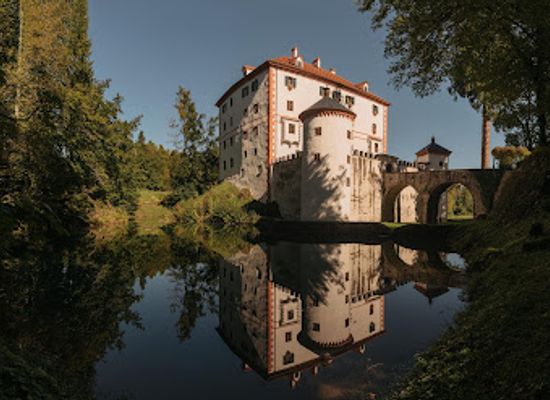 slovenia/inner-carniola/landmark/grad-sneznik