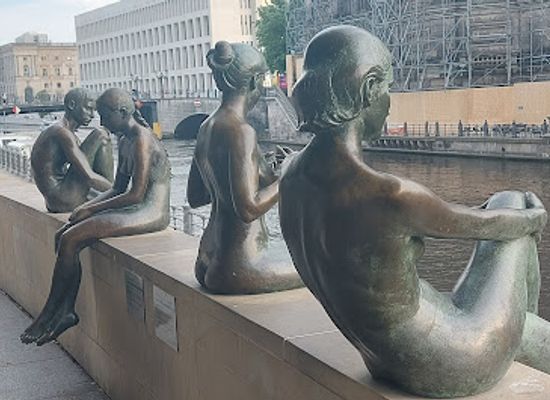 germany/pomerania/landmark/three-girls-one-boy-statue