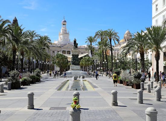 spain/cadiz/el-populo/landmark/statue-of-segismundo-moret