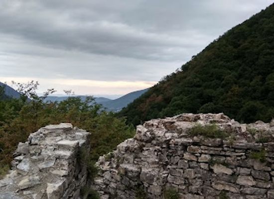 azerbaijan/sheki/landmark/galarsan-gorarsan-fortress
