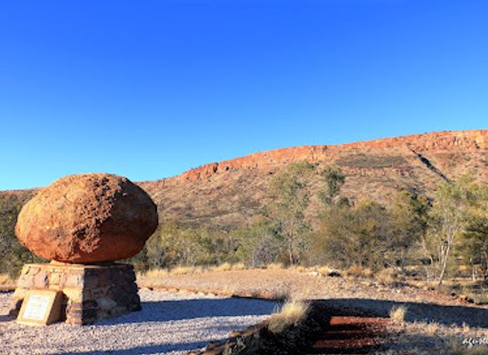 australia/alice-springs/landmark/john-flynn-s-grave-historical-reserve