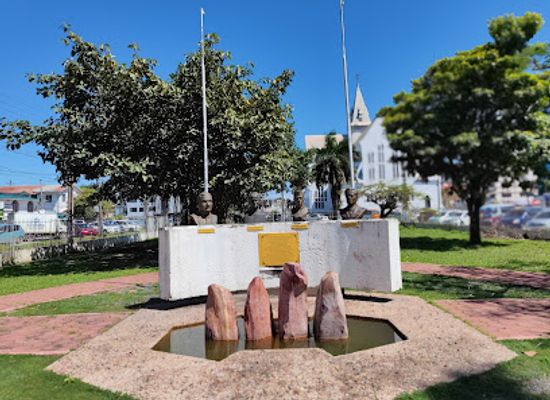 guyana/pakaraima-mountains/landmark/non-aligned-monument