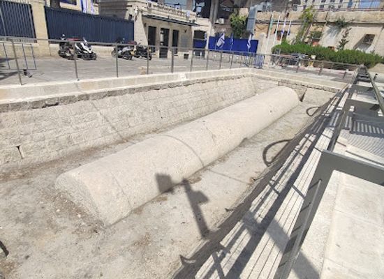 israel/jerusalem/east-jerusalem/landmark/old-historic-pillar