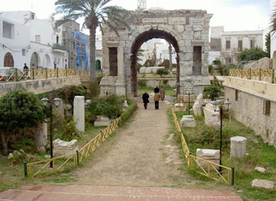 libya/tibesti-mountains/landmark/arc-of-marcus-aurelius