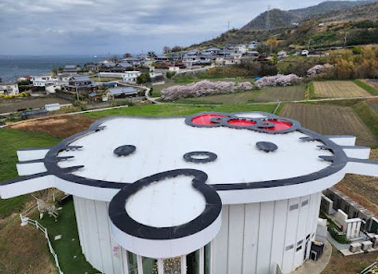 japan/awaji/landmark/hello-kitty-show-box