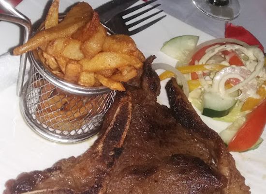 zimbabwe/hwange/landmark/four-fingers-book-cafe