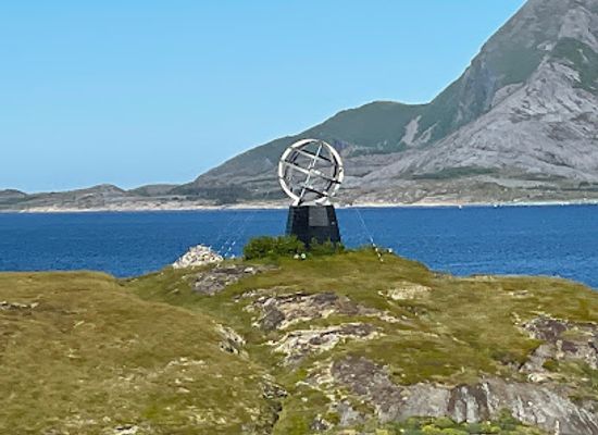 norway/innlandet/landmark/polar-circle-globe-on-vikingen-island