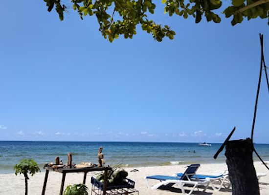 jamaica/negril/landmark/token-s-hot-spot