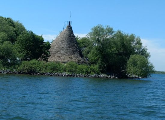 canada/northern-canada/landmark/glengarry-cairn-national-historic-site