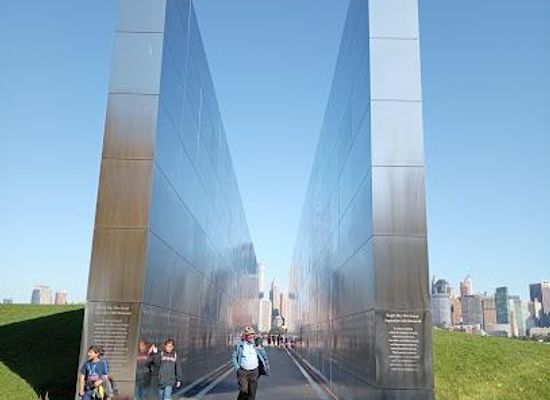 new-jersey/gateway-region/landmark/empty-sky-memorial
