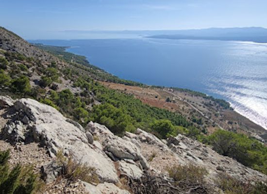 croatia/brac-island/landmark/zmajeva-spilja