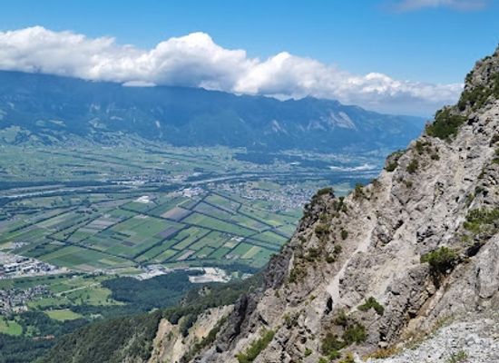 liechtenstein/steg/landmark/furstensteig