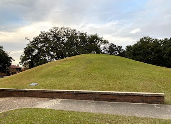louisiana/baton-rouge/lsu-north/landmark/lsu-campus-mounds