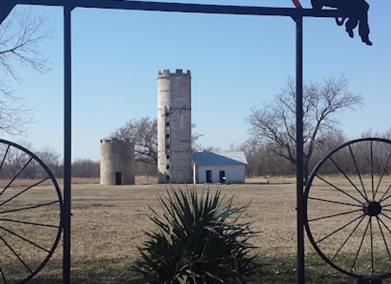 oklahoma/red-river-valley/landmark/miller-brothers-101-ranch