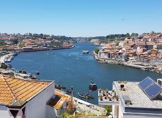 portugal/porto/landmark/largo-dom-luis-i-7