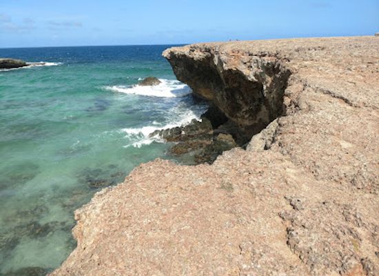aruba/natural-pool/landmark/fontein-cave