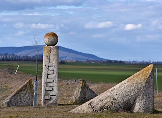 slovakia/hont/landmark/sculpture-park-at-hu-sk