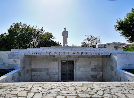 greece/larissa/landmark/hippocrates-monument